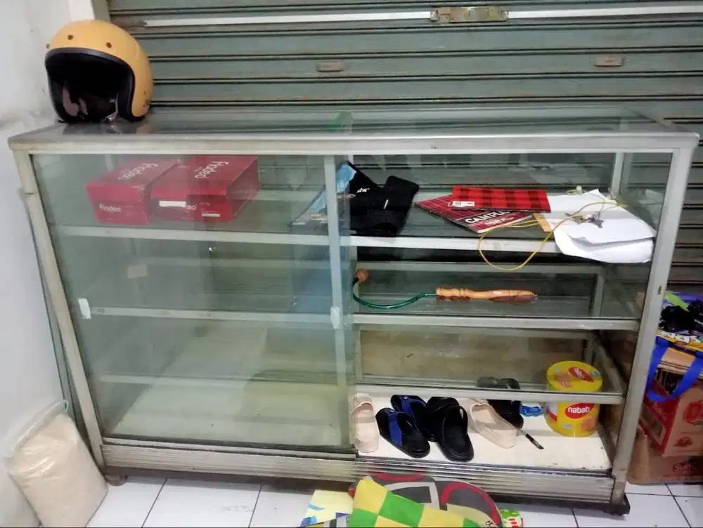 Etalase 1m dan 1/2 m