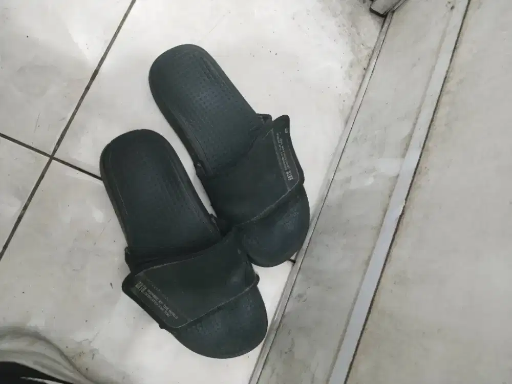 GRATIS! SANDAL HITAM