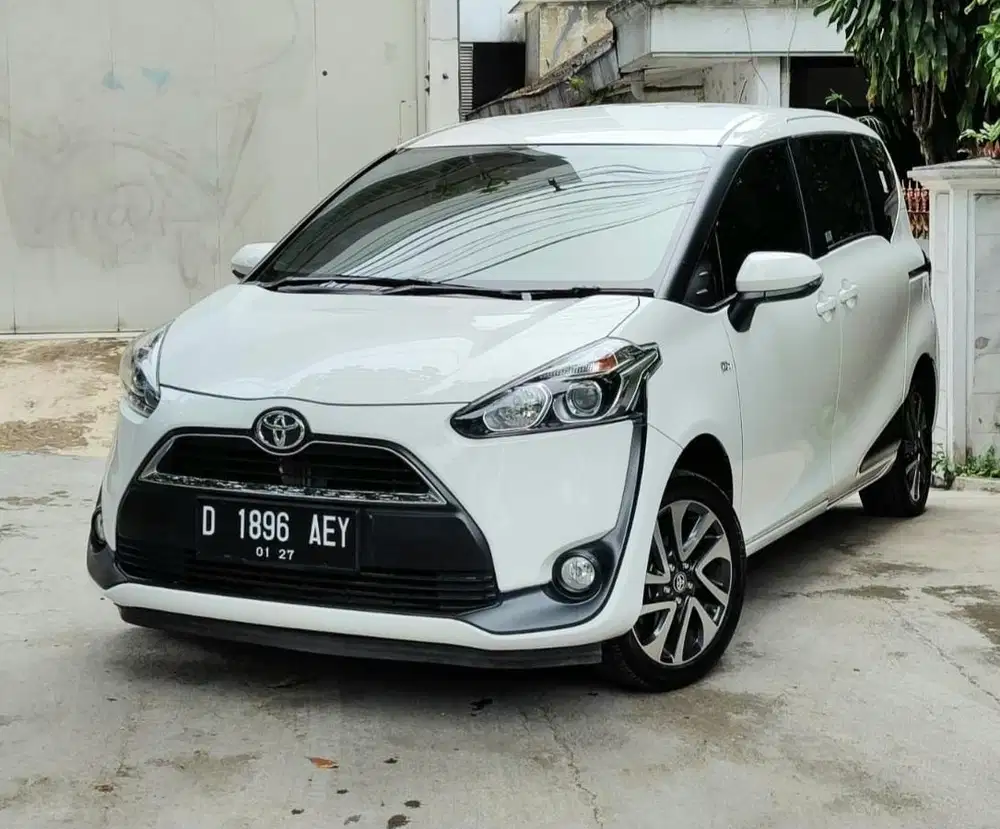 SIENTA V 1.5 AT 2016 LowKM 73rb RECORD TOYOTA BANDUNG