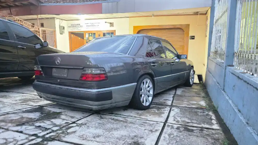 MERCEDES BENZ W124 300E M/T SIAP MUDIK
