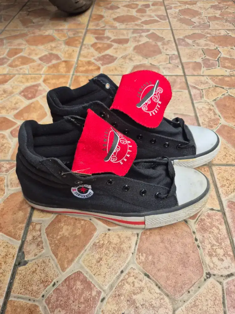 Sepatu Kets / Casual Compass Skater Boots Hitam Putih Merah Ukuran 42