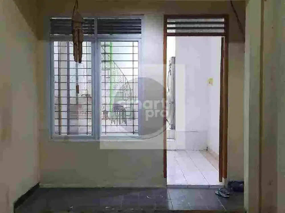 Rumah 1 1/4 lantai, Tamb Royal, siap huni, bebas banjir