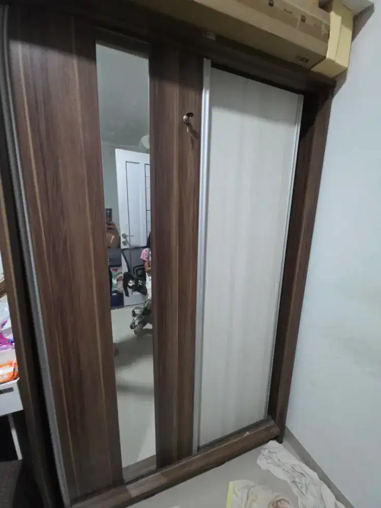 DIJUAL LEMARI PINTU GESER IDR 1.000.000