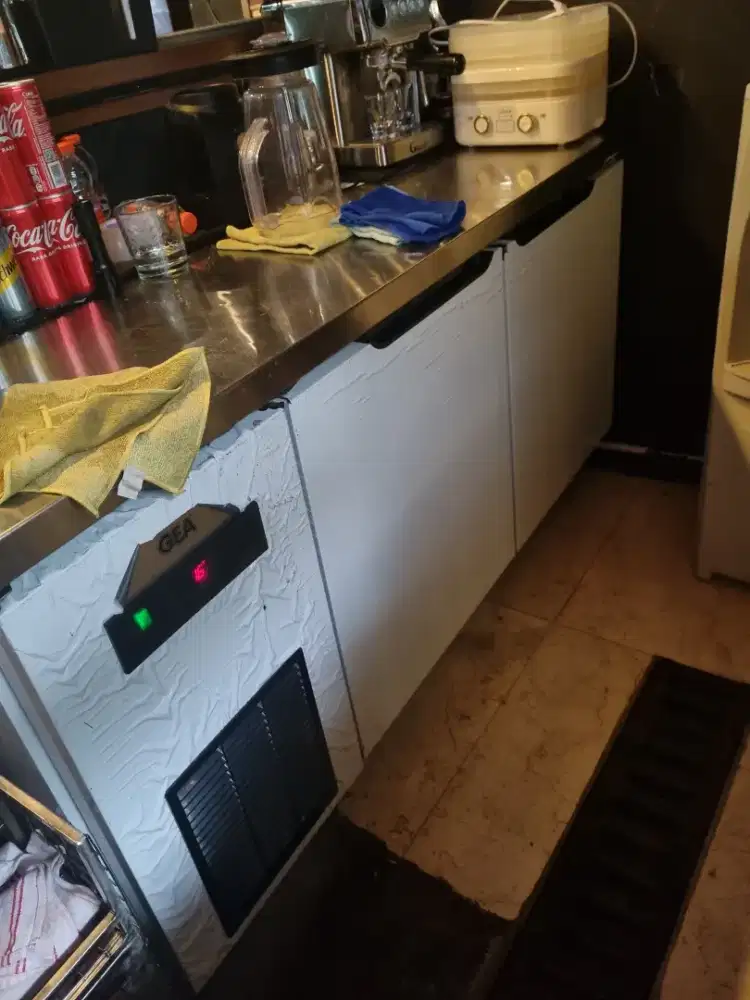 3bulan pake 10jt nego gea undcounter chiller