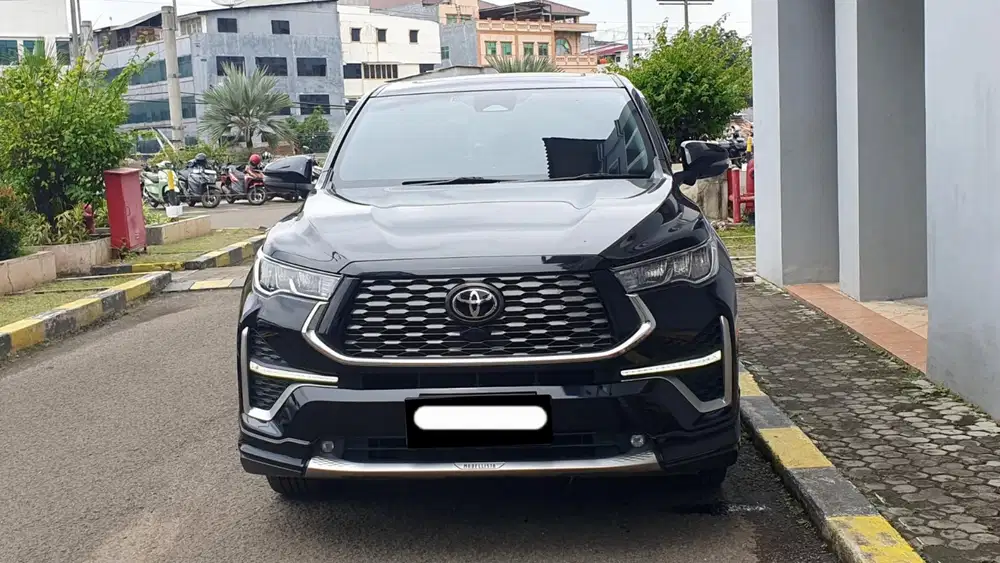Km 22rb toyota kijang innova zenix q hybrid modelista tss 2024 hitam