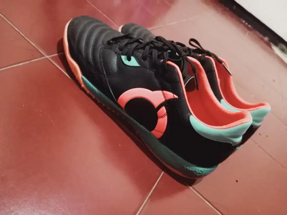 Sepatu futsal ortus