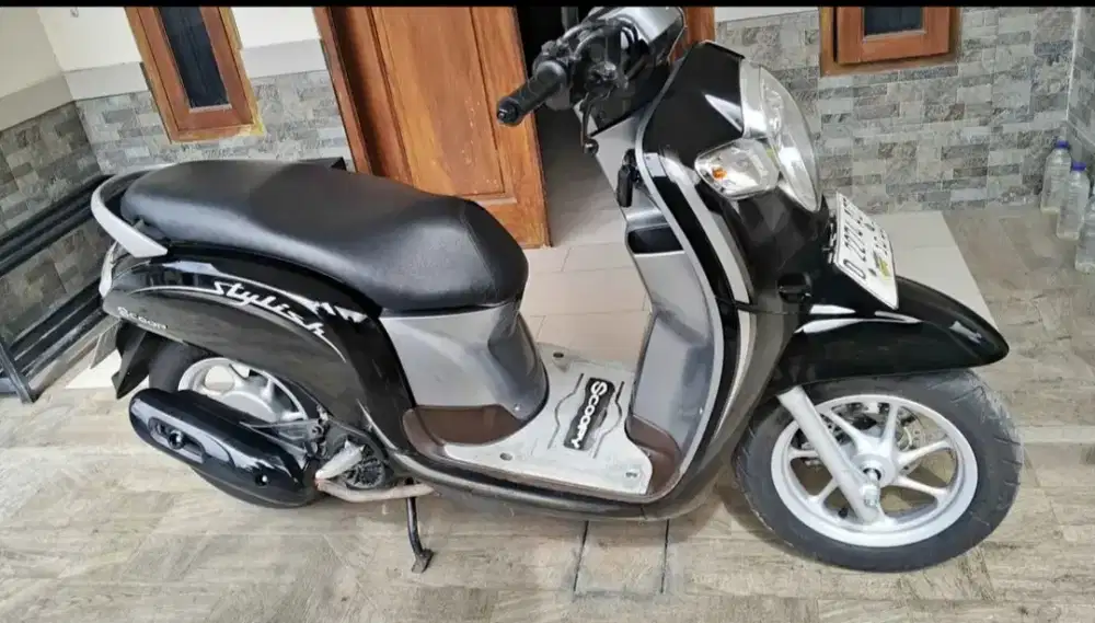 Istimewa low km scoopy stylish cbs iss super mulus no minus