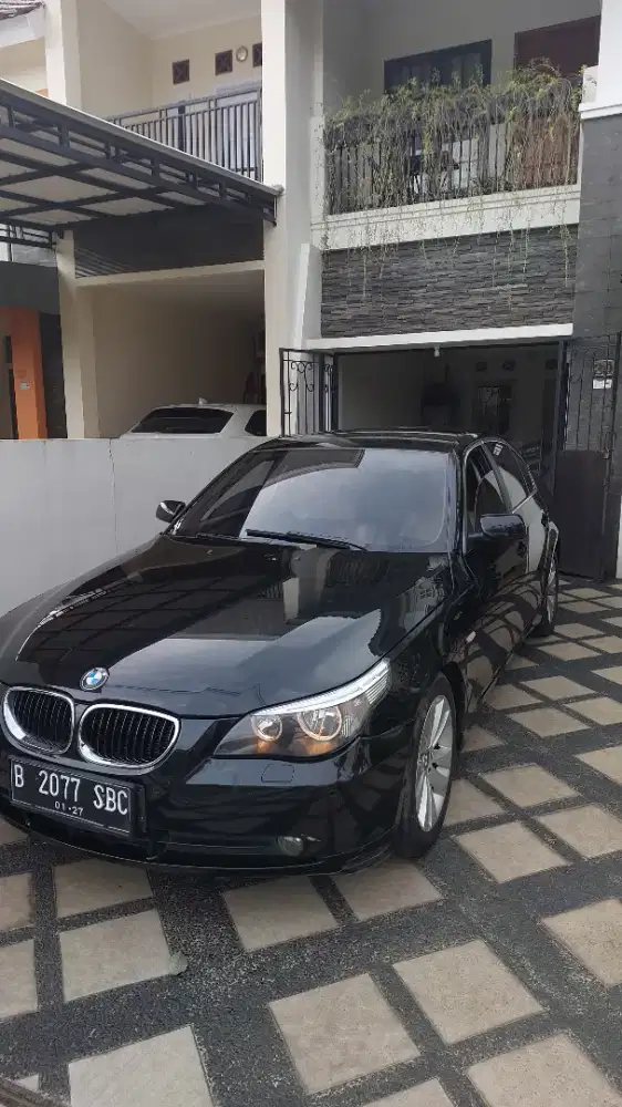 BMW E60 523i tahun 2005