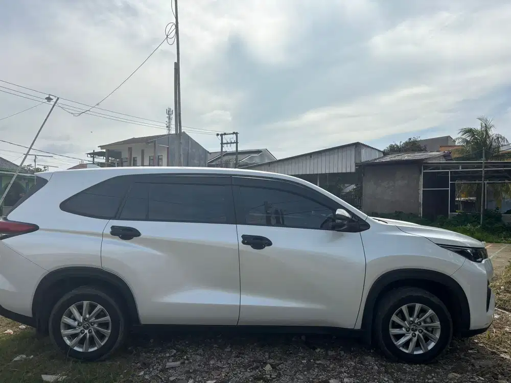 Toyota Kijang Innova 2023 Bensin