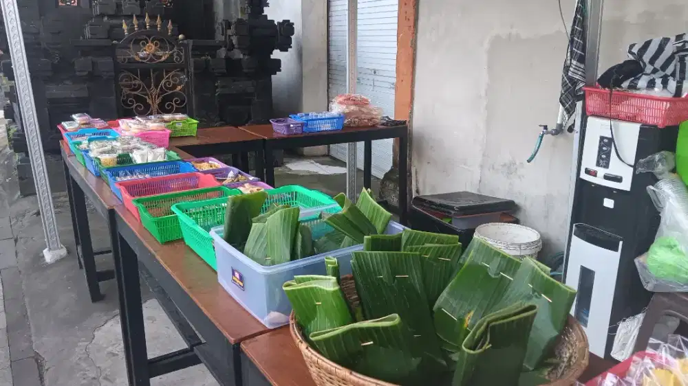 Double Job untuk Sapu Halaman dan jaga Stand Gaji Double