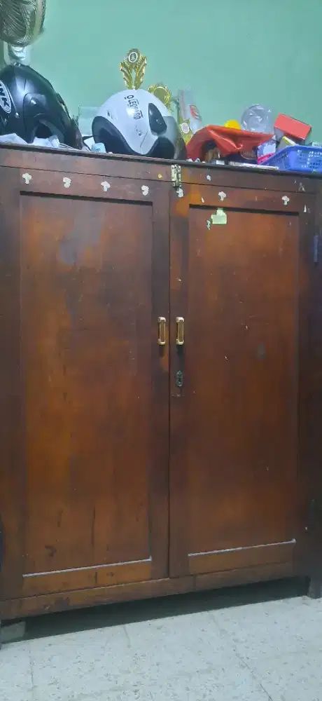 Lemari Vintage Kayu Jati Kuno