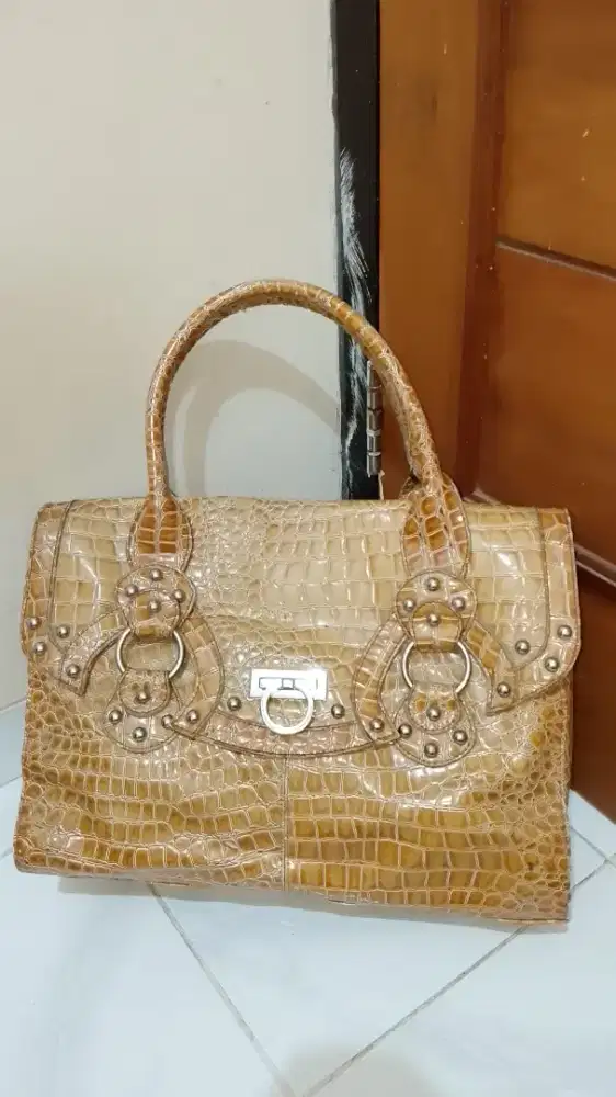 Tas branded wanita