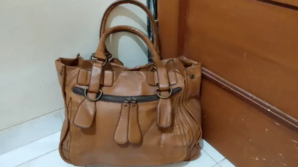 Tas branded wanita