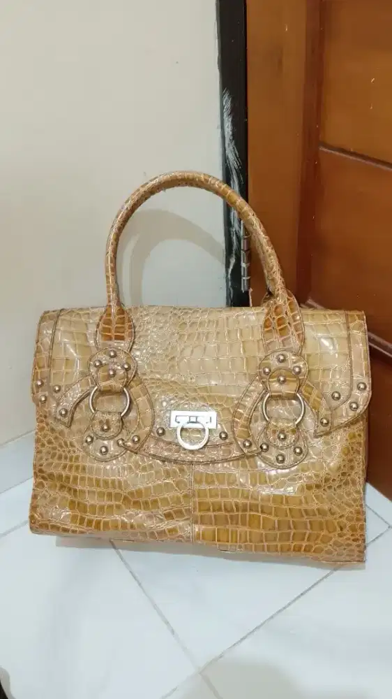 Tas branded wanita