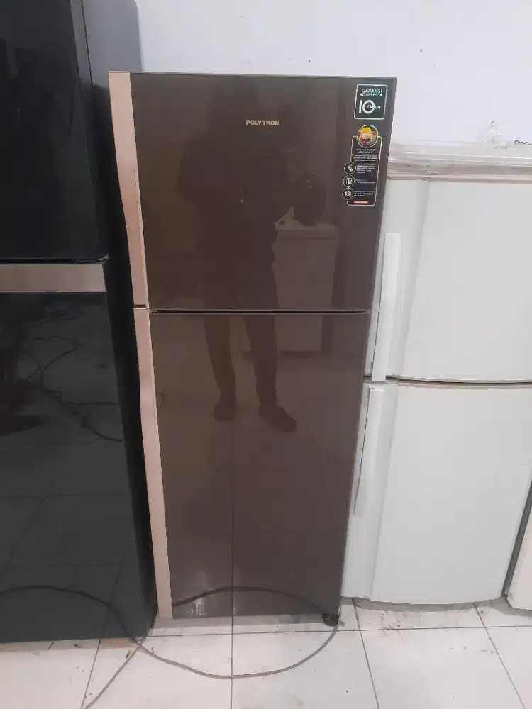 Kulkas 2 Pintu Polytron