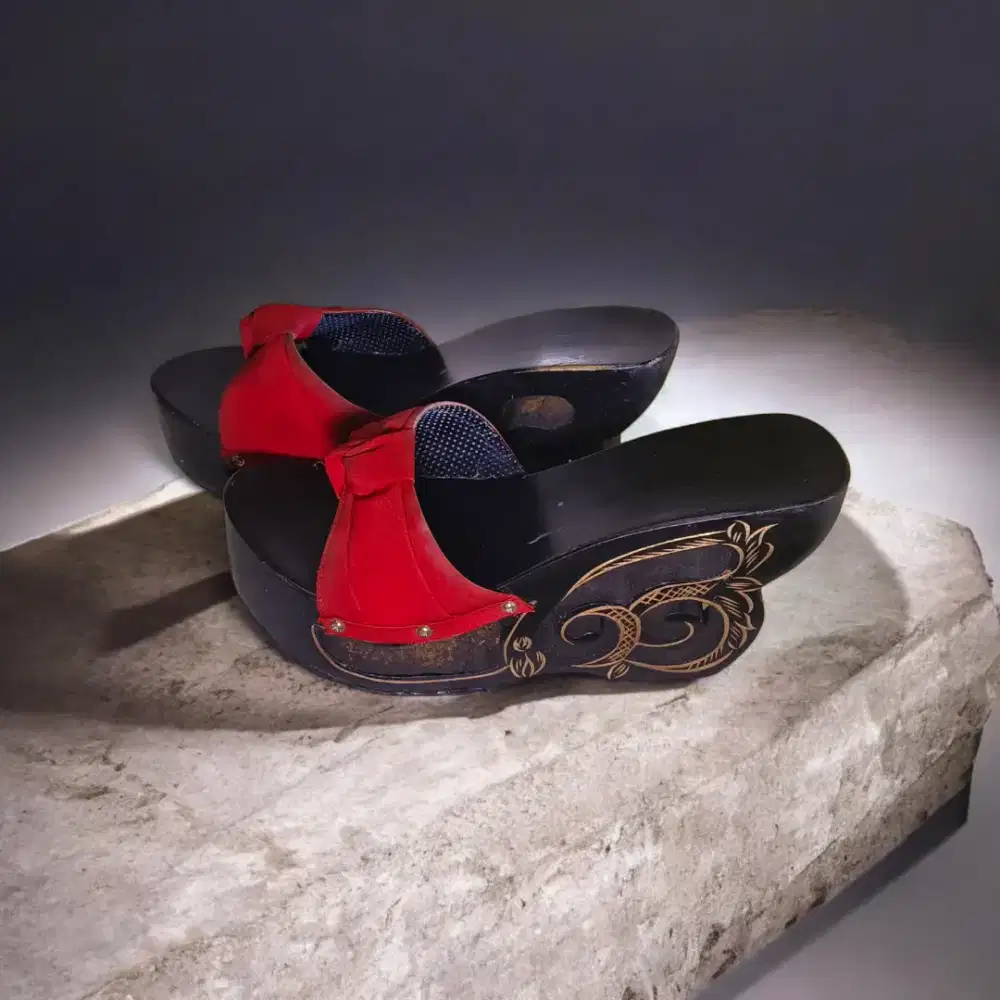 Sandal kelom ukir wadges 12cm size 38.