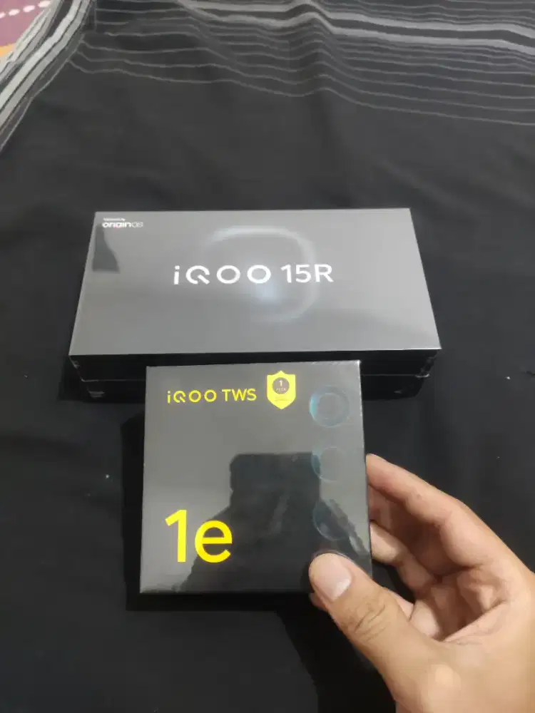 Iqoo 15 R 8/256 + TWS