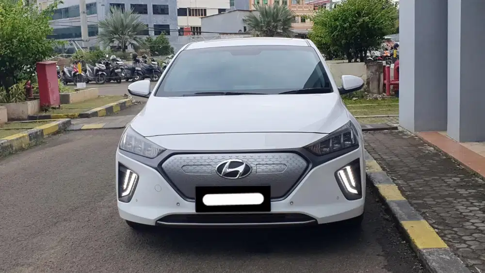 Hyundai ioniq electric ev signature 2022 putih pajak panjang