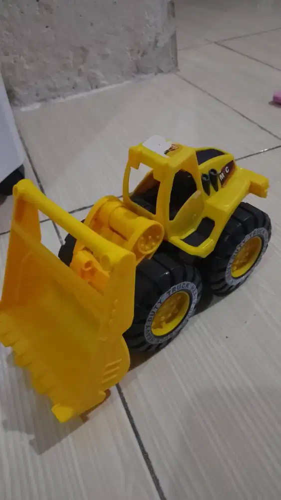 mobil mainan anak masih bagus