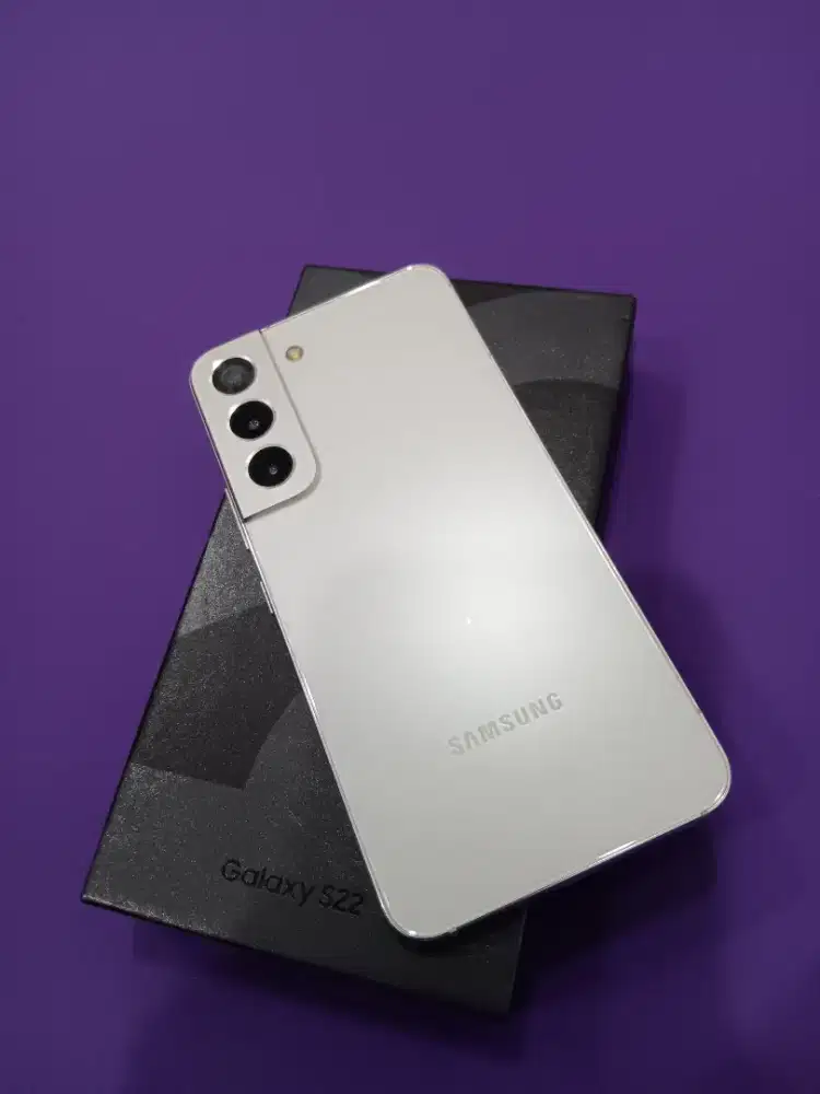 Samsung Galaxy S22 White Ram 8/256gb Lengkap Mulus