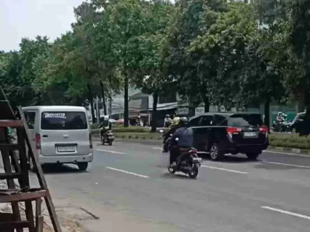 Rumah hitung tanah LT 242 m lokasi komersil utk gudang kantor kost dapur MBG akses 2 jalan pinggir jalan raya basuki rahmat Cipinang dan BKT