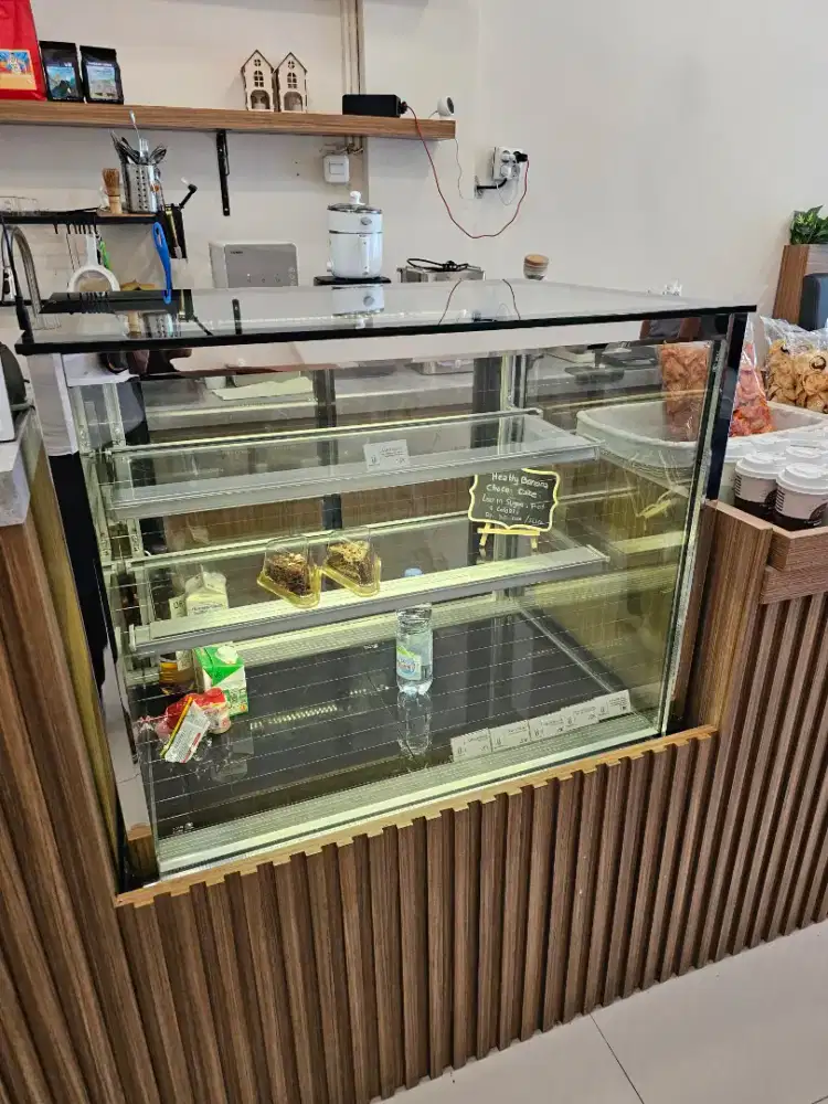 Kulkas showcase Tomori