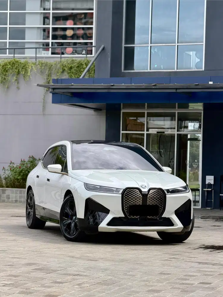 CASH BMW iX X Drive 40 2024 Low KM Like New