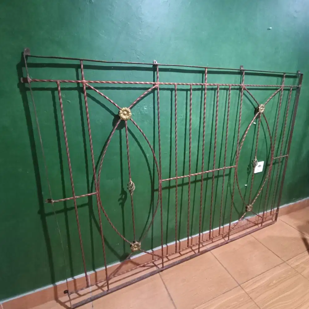 Teralis Besi Jendela Besar Kuat Bekas Murah