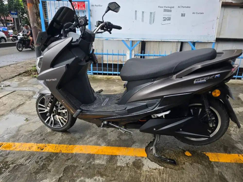 Motor Listrik Polytron FoX R Grey 2024 Kondisi istimewa