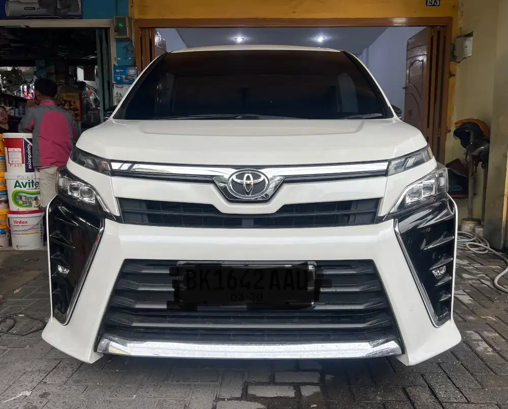 (TDP 35 JUTA!) Toyota Voxy 2.0 Automatic Putih 2019