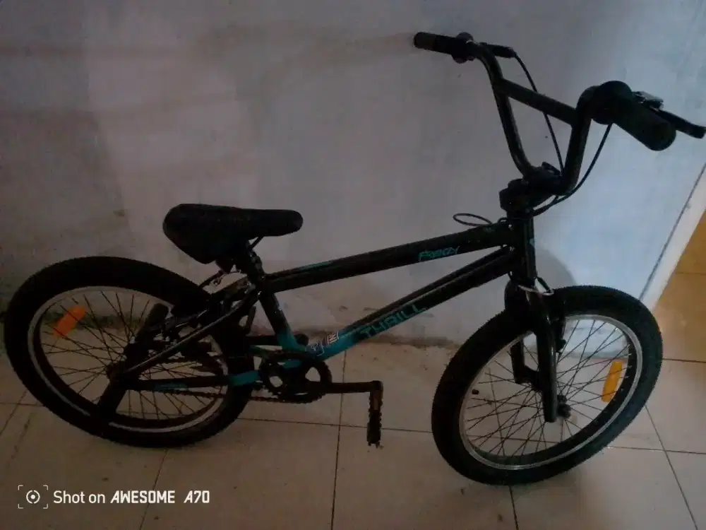 Sepeda BMX thrill