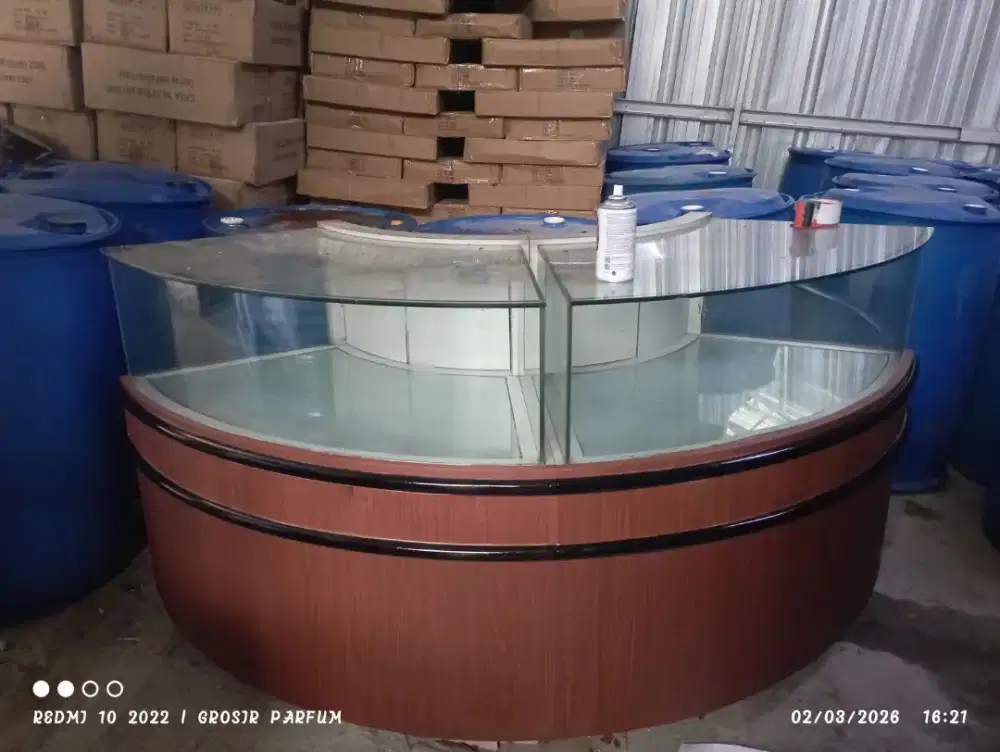 Etalase U | Lemari Pajangan