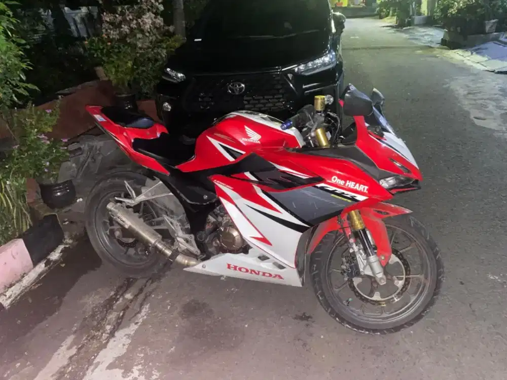 Di jual motor honda cbr 150 cc