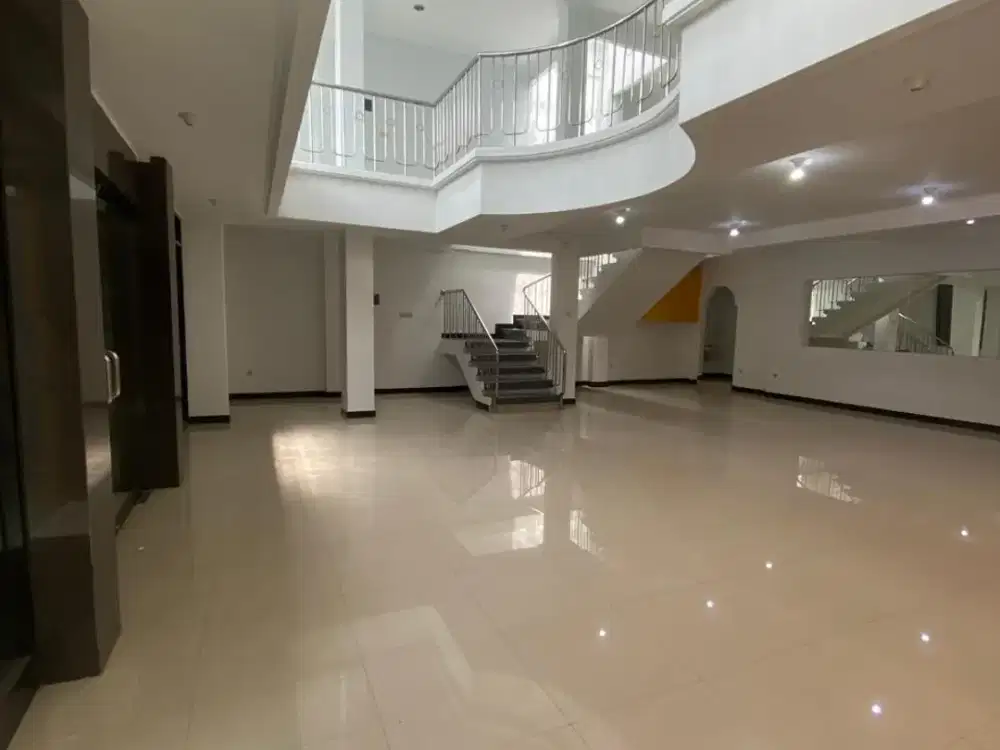 Ruang Usaha Sangat Strategis di Mainroad Pasirkaliki Bandung