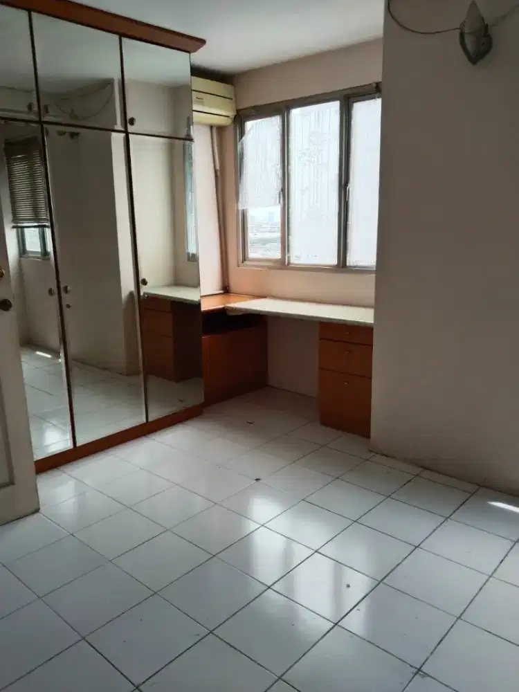 Dijual Unit Apartemen 2 BR, Wisma Gading Permai, strategis, dekat Mall