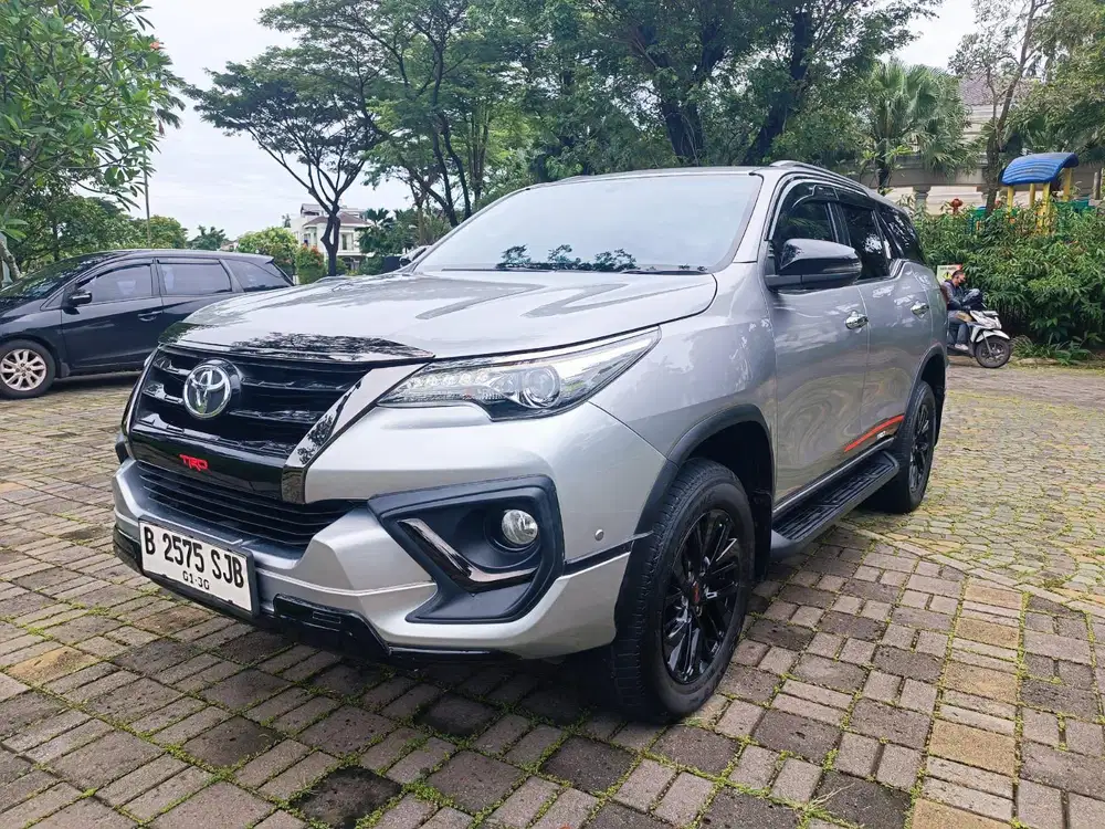(Pajak Panjang) Toyota Fortuner VRZ 2.4 TRD Kick Sensor Diesel AT 2019
