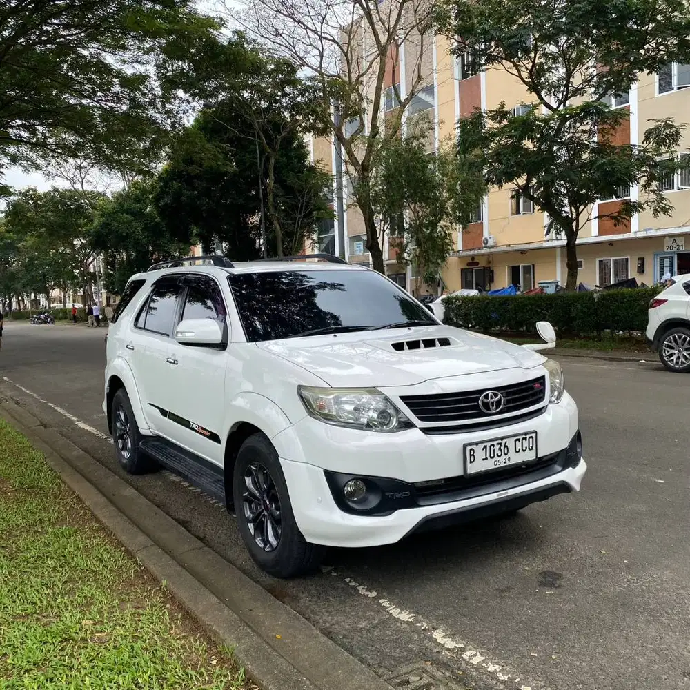 TOYOTA FORTUNER VNT TRD 2015 DIESEL SOLAR AT MATIC GENAP