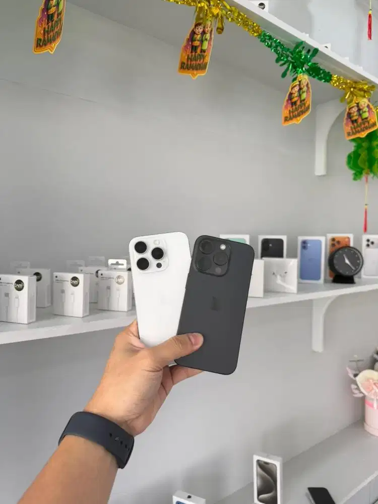 iphone 15pro 128gb black & white