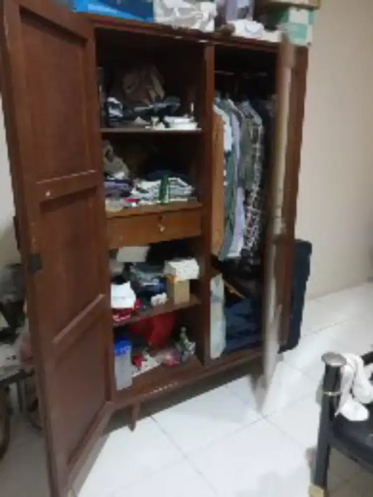 Lemari pakaian kayu awet puluhan tahun