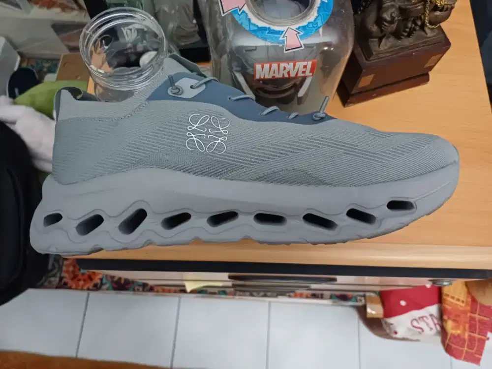 On cloud lowie still rey