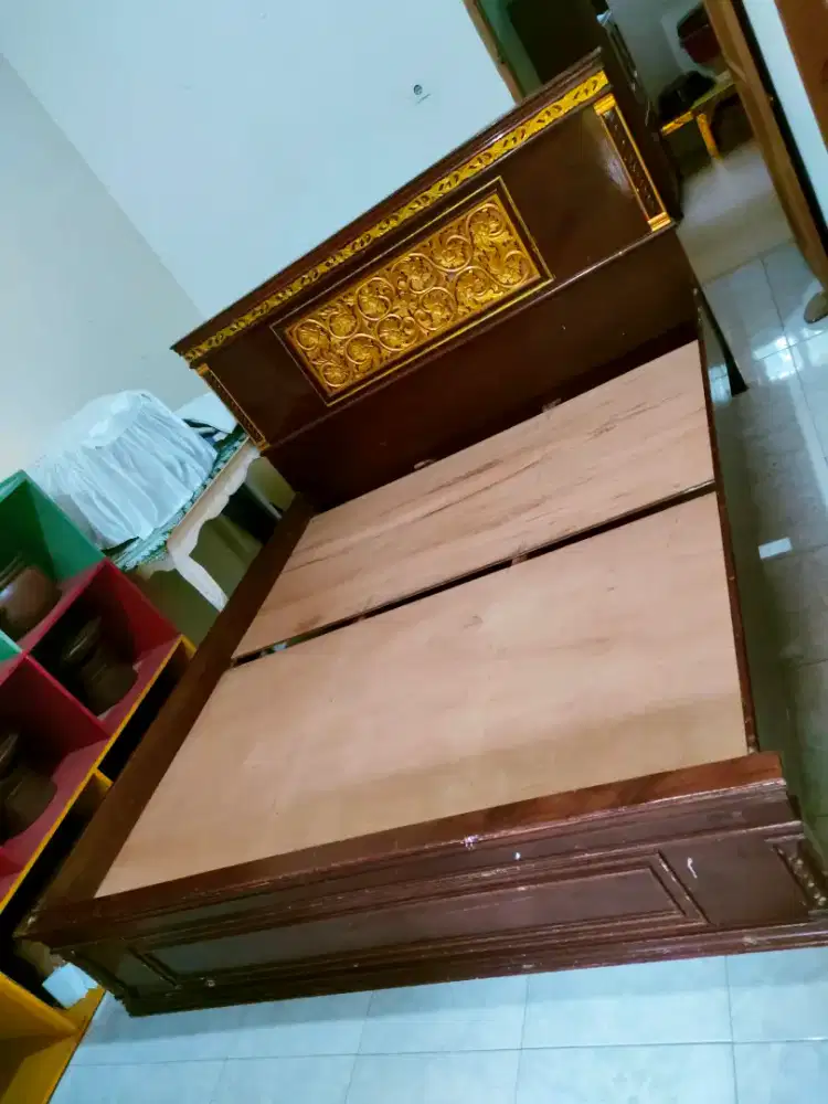 JUAL CEPAT TEMPAT TIDUR KAYU UKIR SERIUS CHAT