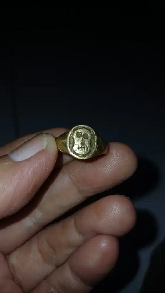 Cincin tua tengkorak temuan barang antik