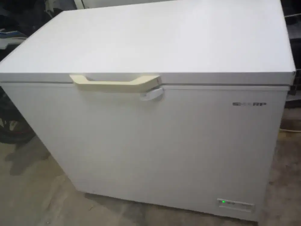 jual  freezer ukuran 600 liter merk Sharp normal tinggal pakai saja