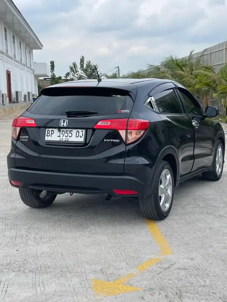 HONDA HRV AUTOMETIC TANGAN PERTAMA PAJAK HIDUP STNK BPKB LENGKAP