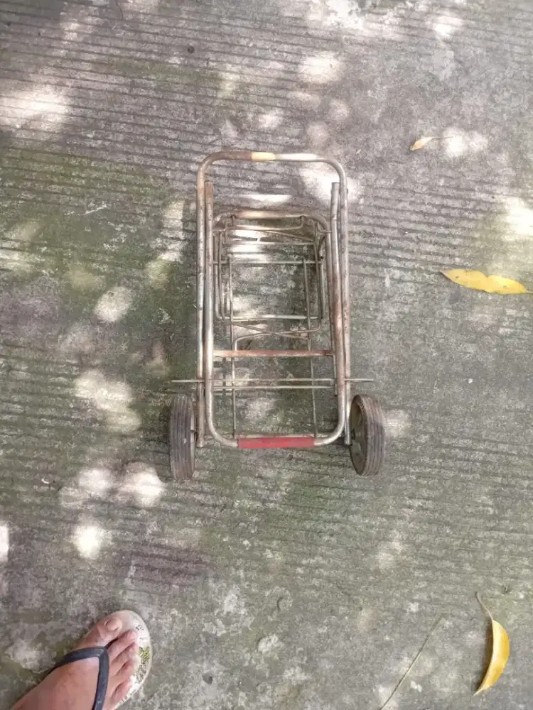 Troli buat bawa barang bisa lipat