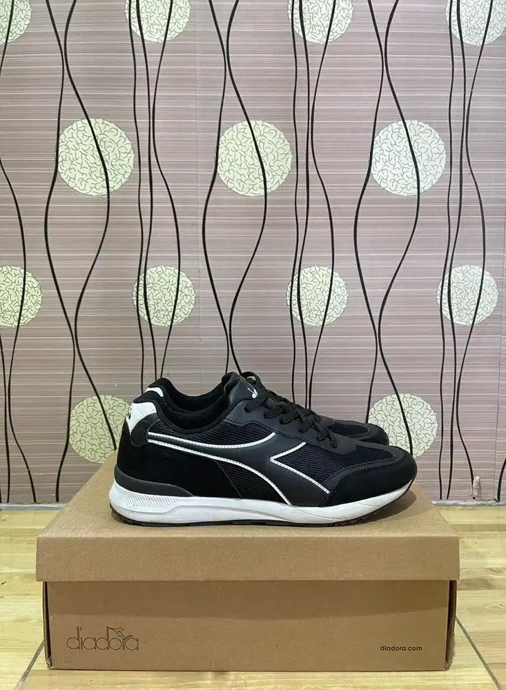 DIADORA SZ 41 (26cm)