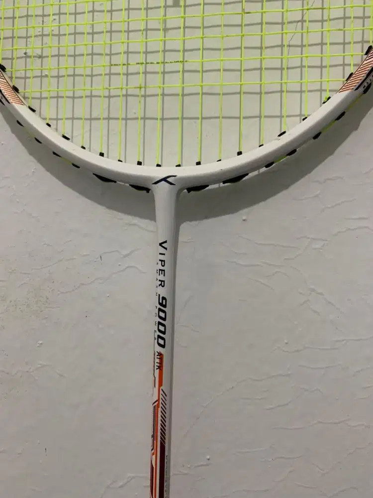 Raket badminton hundred viper putih