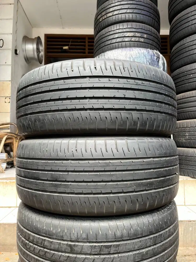 Ba Dunlop SP Sport Max050  225 50 r18  2Pcs