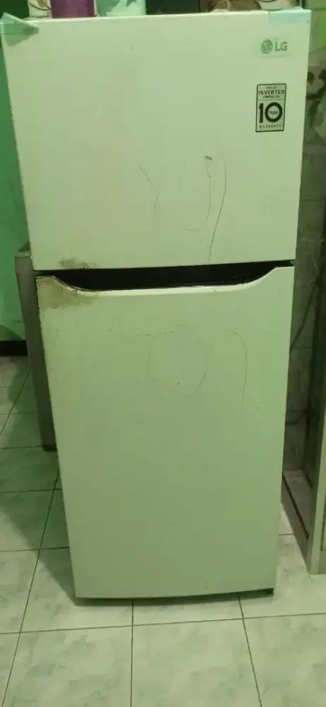 Kulkas 2 pintu,lemari, tv 32 unch