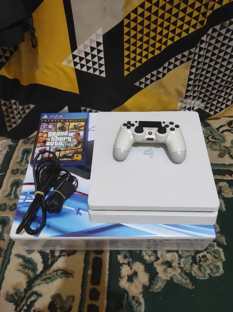 PS4 SLIM GLACIER WHITE 500GB ORIGINAL BANYAK GAME